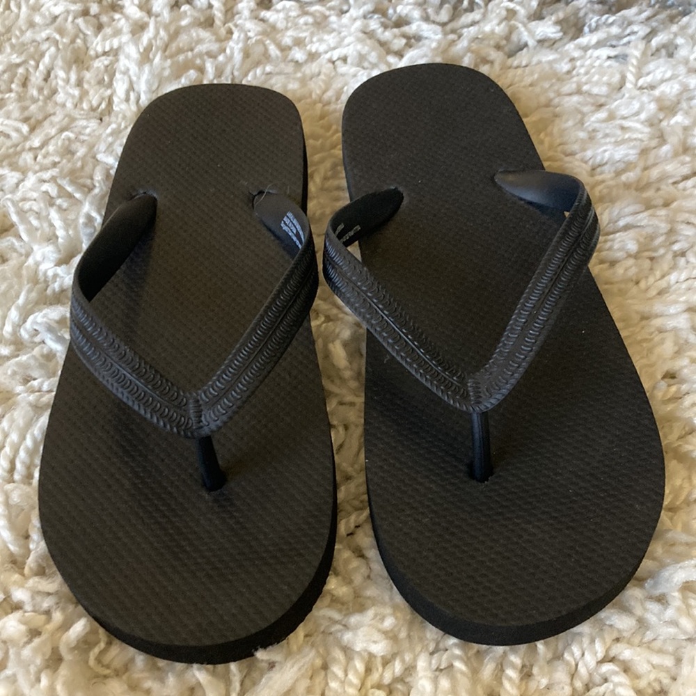 NEW Cat & Jack Black Flip Flops Youth Size 4 / 5 Shoe
